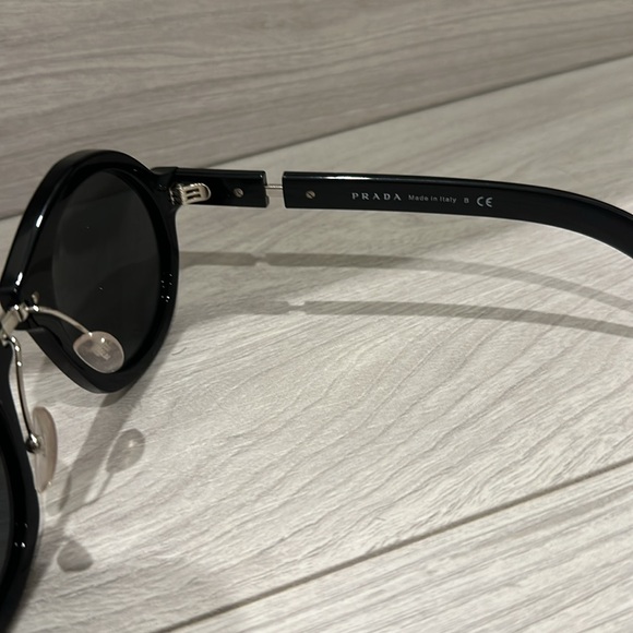 Prada Black Sunglasses - Picture 4 of 6